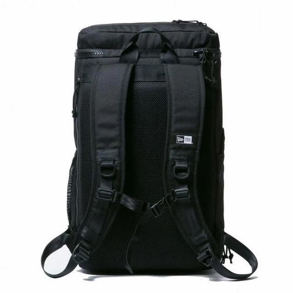 NEW ERA ( ニューエラ ) ボックスパック 32L プリントロゴ ブラック × ホワイト | バックパック | リュックサック | 通学 | 通勤 | 使いやすい | シンプル | 黒 | 靴収納 | PC収納 | 便利 | アウトドア | キャンプ | 14521362 | デイパック