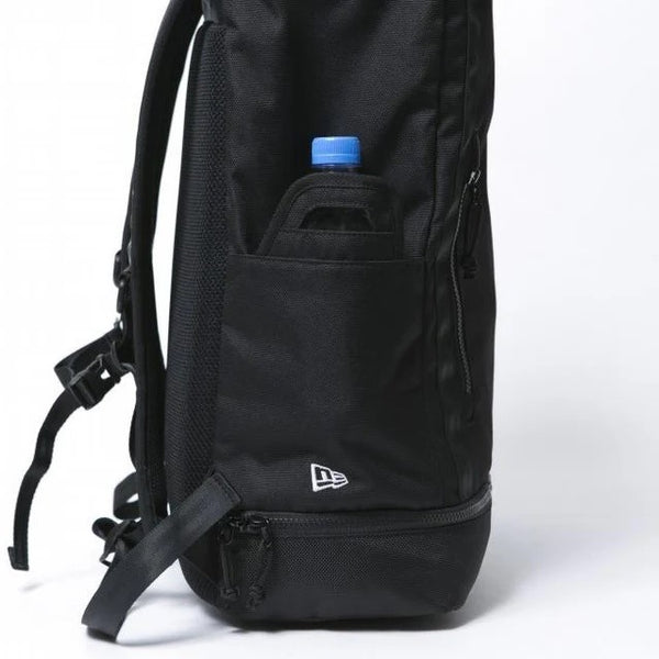 NEW ERA ( ニューエラ ) ボックスパック 32L プリントロゴ ブラック × ホワイト | バックパック | リュックサック | 通学 | 通勤 | 使いやすい | シンプル | 黒 | 靴収納 | PC収納 | 便利 | アウトドア | キャンプ | 14521362 | デイパック