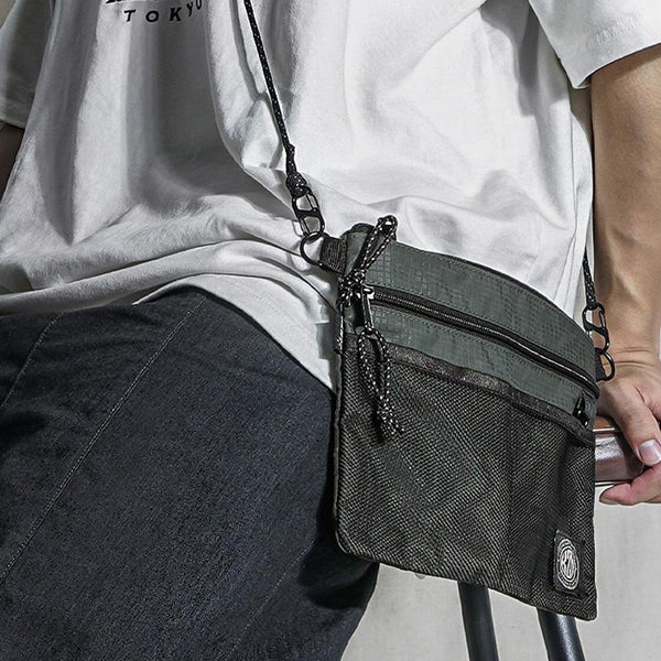 KZM OUTDOOR( カズミ アウトドア )エッセンシャルサコッシュバッグ  キャンプ用品 アウトドアポーチ 収納ケース 収納バッグ 小物入れ マルチ収納 おしゃれ キャンプ