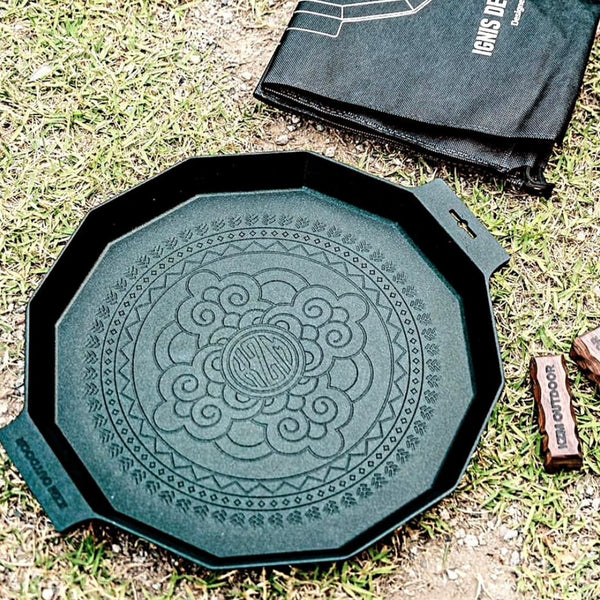 KZM OUTDOOR( カズミ アウトドア )深型 | デザイングリドルR | 40cm | 深型 | キャンプ | フライパン | 鍋 | ハンドル | キャリーバッグ | 皿 |  焼き物 | 炒め物 | 5T | 耐食性 | 耐摩耗性 | アルミ | プレート | 調理器具 | アウトドア | バーベキュー | グリル | NEW | マルチグリドル