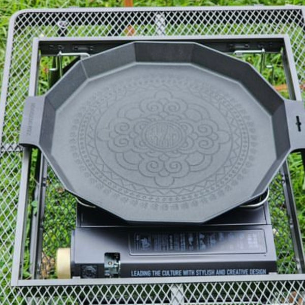 KZM OUTDOOR( カズミ アウトドア )深型 | デザイングリドルR | 40cm | 深型 | キャンプ | フライパン | 鍋 | ハンドル | キャリーバッグ | 皿 |  焼き物 | 炒め物 | 5T | 耐食性 | 耐摩耗性 | アルミ | プレート | 調理器具 | アウトドア | バーベキュー | グリル | NEW | マルチグリドル