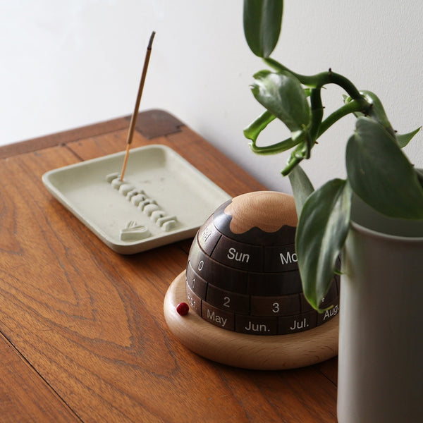 DETAIL ( ディテール ) Dome Perpetual Calendar | ドーム パーペチュアル カレンダー | 万年カレンダー | カレンダー | 置き型 | 可愛い | 木 | シンプル | プレゼント | ウォルナット | ずっと使える | H0126 | でぃてーる