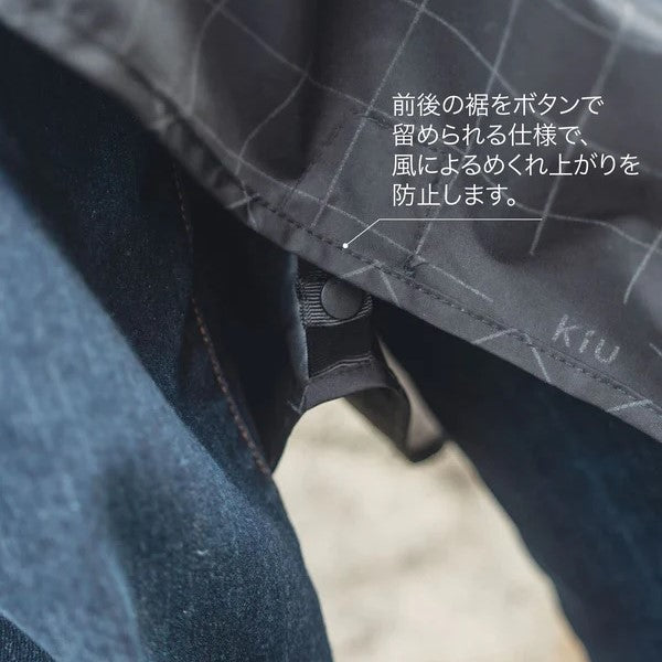 KiU ( キウ ) ビジブルバイシクルレインポンチョ | 防水 | 撥水 | はっ水 | 耐水 | 雨対策 | 台風 | 梅雨 | レインコート | ポンチョ | 雨具 | 袖付き | 収納袋 | ポケット | おしゃれ | 通勤 | 通学 | 自転車 | アウトドア | フェス | リフレクター | ユニセックス | K407