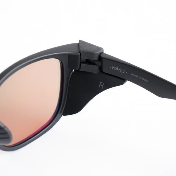 Niho ( ニホ ) [ NH-101 ]【 専用ポーチ ・ フード付き 】 偏光レンズ サングラス | ウエリントン型 | シャープ | 薄型 | クリア | 軽量 | 軽い | アウトドア | キャンプ | レジャー | ランニング | 運転 | ズレにくい | にほ