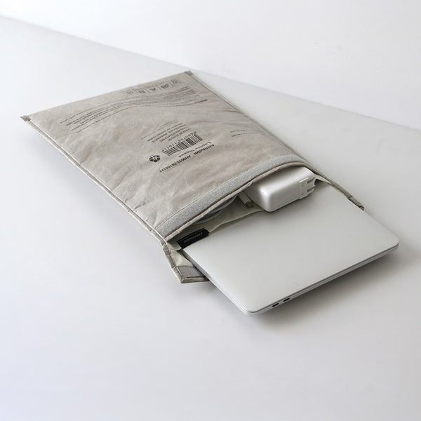DETAIL ( ディテール ) ANAheim Laptop Sleeve 13inch | PCケース | クラフト | グレー | ブラック | 軽量 | 高耐久 | クッション性 | キルティング | 持ち運び | かっこいい | 372113 | でぃてーる