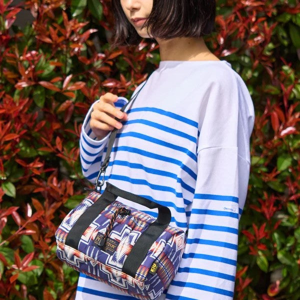 KiU ( キウ ) 【 PENDLETON® × KiU LMITIED ITEM 】 スクエアパデッドミニボストンバッグ K483 | バッグ | 小型バッグ | 小さめ | コラボ | ミニボストンバッグ | コンパクト | ころん | カジュアル | ハンドバッグ | ショルダーバッグ | きう