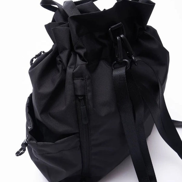 KiU ( キウ ) マルチウェイ ドローストリングバッグ 巾着バッグ ショルダーバッグ トートバッグ 2WAY 3WAY メンズ レディース ユニセックス 撥水 防水 軽量 コンパクト エコバッグ サブバッグ ポシェット 斜め掛け 手提げ アウトドア キャンプ フェス 旅行 K530