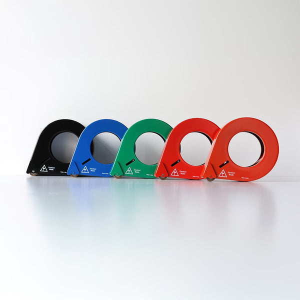 DETAIL ( ディテール ) Hand Tape Dispenser D1/50mm ハンド テープ ディスペンサー | プロ品質のデザインテープディスペンサー | テープ台 | テープカッター | 実用性 | カラフル | ヴィヴィッド | カラーリング | 3741 | 文具 | でぃてーる
