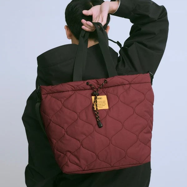 KiU ( キウ ) パデッドドロストトートバッグ | K475 | バッグ | トートバッグ | 2WAY | 秋冬 | シンプル | キルティング | 撥水 | きう | 12L | アウトドア | キャンプ | お出かけ | レジャー | お散歩