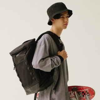 KiU ( キウ ) スクエアバックパック | 防水 | 撥水 | リュック | 大容量 | PCポケット | サイドポケット | 通勤 | 通学 | 旅行 | トラベル | おしゃれ | ユニセックス | メンズ | レディース | 男女兼用 | ブラック | K526 | バックパック | きう