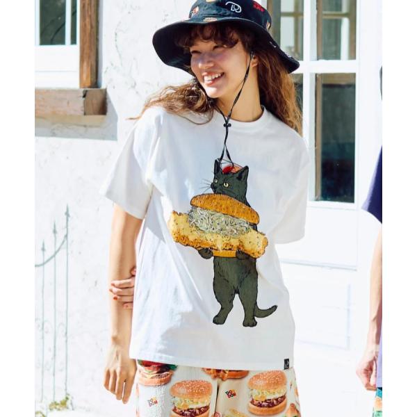 go slow caravan ( ゴースローキャラバン ) 【 DOMDOM×GSC 】 びたびたバターフィッシュ猫TEE MENS | メンズ | トップス | ドムドムハンバーガー | コラボ | シャツ | Tシャツ | ホワイト | 341962 | カジュアル | 夏服