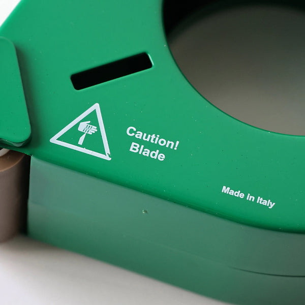 DETAIL ( ディテール ) Hand Tape Dispenser D1/50mm ハンド テープ ディスペンサー | プロ品質のデザインテープディスペンサー | テープ台 | テープカッター | 実用性 | カラフル | ヴィヴィッド | カラーリング | 3741 | 文具 | でぃてーる