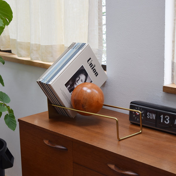 DETAIL ( ディテール ) Slope Bookend " Gold "スロープブックエンド " ゴールド " | 無垢材 | ボール フレーム | 本を飾る | 本立て | 木製ボール | オシャレ | シンプル | 存在感 | H0091GD | でぃてーる