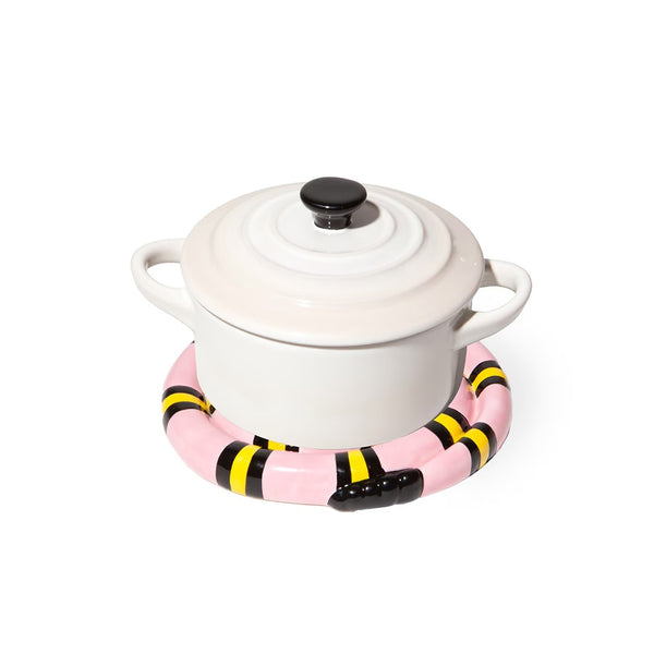 DETAIL ( ディテール ) Snake Trivet | DOIY スネーク トリベット | ヘビモチーフ | 鍋敷き | 緑 | ピンク | おもしろい | プレゼント | ギフト | 爬虫類 | トグロ | 陶器 | キッチン | 台所用品 | 料理 | 食卓 | H0159 | でぃてーる | へび | 蛇 | ヘビ