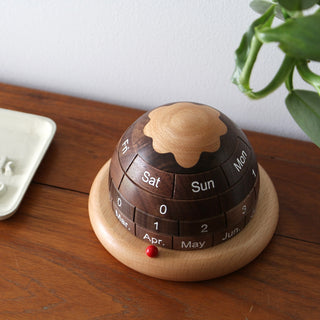 DETAIL ( ディテール ) Dome Perpetual Calendar | ドーム パーペチュアル カレンダー | 万年カレンダー | カレンダー | 置き型 | 可愛い | 木 | シンプル | プレゼント | ウォルナット | ずっと使える | H0126 | でぃてーる