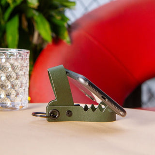 KIKKERLAND ( キッカーランド ) Gator Phone Stand KKR112 ゲーターフォンスタンド スマホスタンド 折りたたみ ワニ キーホルダー スマートフォンスタンド 卓上 コンパクト 携帯スタンド おしゃれ ギフト