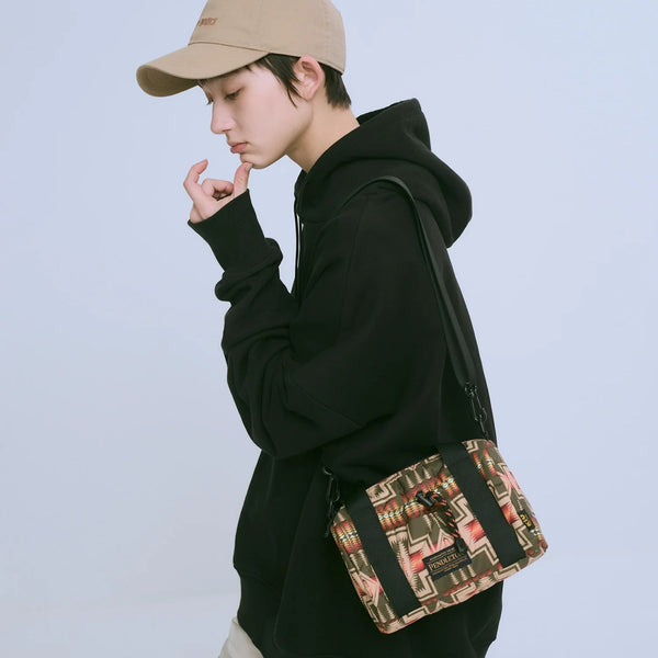 KiU ( キウ ) 【 PENDLETON® × KiU LMITIED ITEM 】 スクエアパデッドミニボストンバッグ K483 | バッグ | 小型バッグ | 小さめ | コラボ | ミニボストンバッグ | コンパクト | ころん | カジュアル | ハンドバッグ | ショルダーバッグ | きう