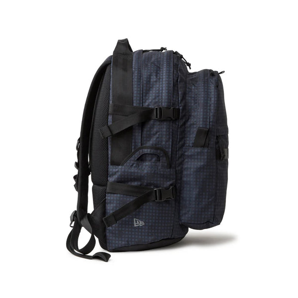 NEW ERA ( ニューエラ ) キャリアパック 35L ブラックナイトカモ | リュック | リュックサック | デイパック | ユニセックス | 14750923 | 通勤 | 通学 | シンプル | 登山 | ハイキング | にゅーえら