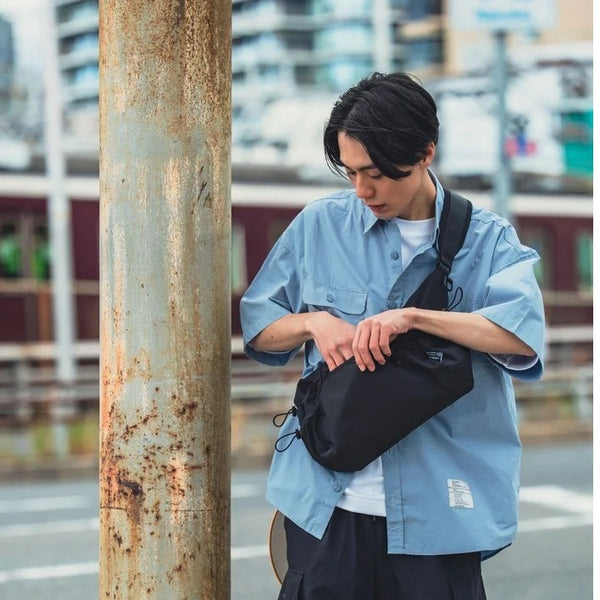 KiU ( キウ ) ナイロンクロスボディショルダーバッグ K533 ショルダーバッグ ボディバッグ クロスボディバッグ メンズ レディース ユニセックス 撥水 防水 ナイロン 7L 大容量 ポケット 収納 クッションショルダー 通勤 通学 旅行 フェス アウトドア キャンプ おしゃれ