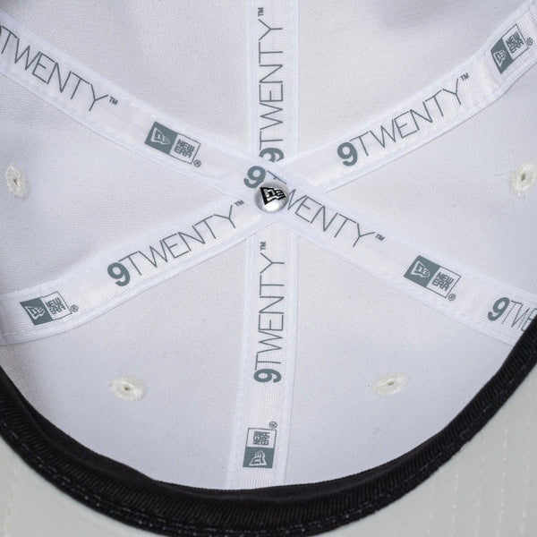NEW ERA ( ニューエラ ) 9TWENTY White Day ニューヨーク・ヤンキース クローム | 帽子 | キャップ | サテン | クロスストラップ | サイズ調整 | ユニセックス | お出かけ | オシャレ | アウトドア | キャンプ | 14908286 | にゅーえら