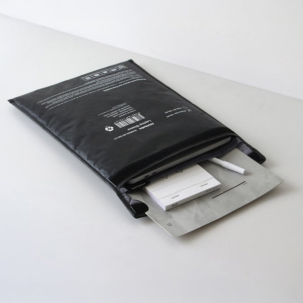 DETAIL ( ディテール ) ANAheim Laptop Sleeve 13inch | PCケース | クラフト | グレー | ブラック | 軽量 | 高耐久 | クッション性 | キルティング | 持ち運び | かっこいい | 372113 | でぃてーる