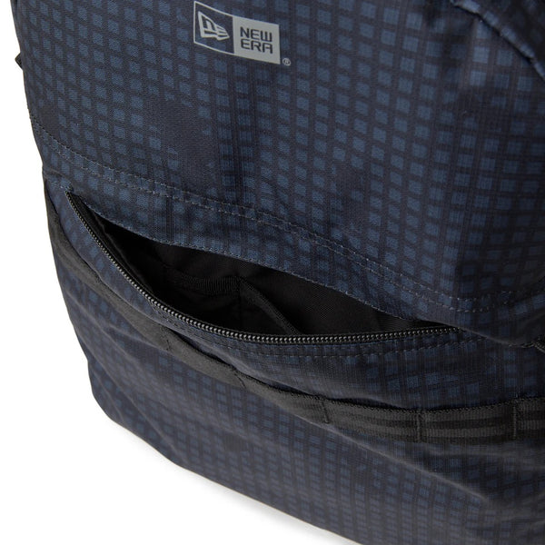 NEW ERA ( ニューエラ ) キャリアパック 35L ブラックナイトカモ | リュック | リュックサック | デイパック | ユニセックス | 14750923 | 通勤 | 通学 | シンプル | 登山 | ハイキング | にゅーえら