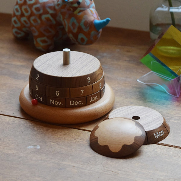 DETAIL ( ディテール ) Dome Perpetual Calendar | ドーム パーペチュアル カレンダー | 万年カレンダー | カレンダー | 置き型 | 可愛い | 木 | シンプル | プレゼント | ウォルナット | ずっと使える | H0126 | でぃてーる