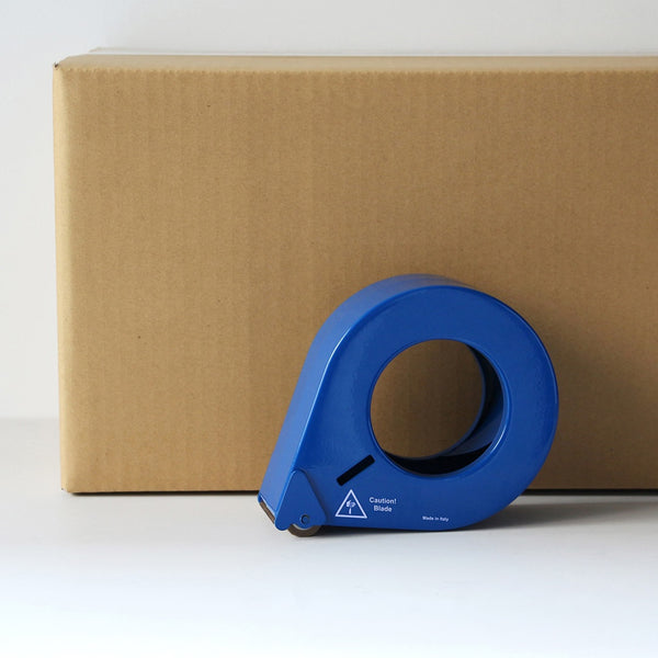 DETAIL ( ディテール ) Hand Tape Dispenser D1/50mm ハンド テープ ディスペンサー | プロ品質のデザインテープディスペンサー | テープ台 | テープカッター | 実用性 | カラフル | ヴィヴィッド | カラーリング | 3741 | 文具 | でぃてーる