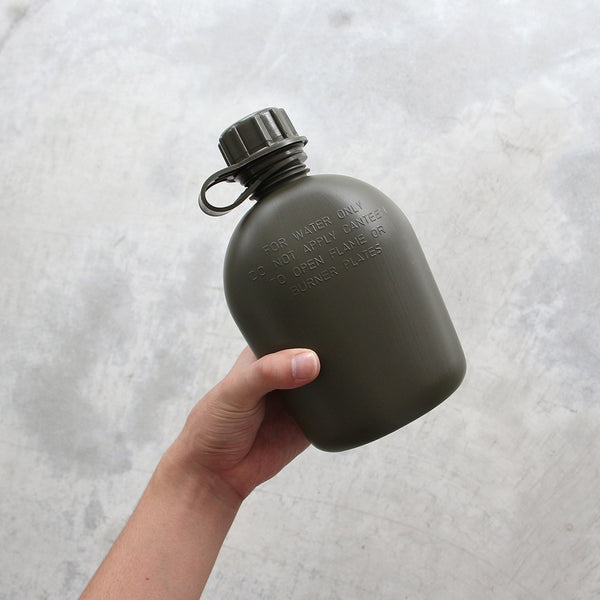 THOR ( ソー ) 1QT Canteen カンティーン | ミリタリーデザイン | 水筒 | アウトドア | キャンプ | レジャー | シンプル | 登山 | 950ml | タフ | プラスチック | そー | 3578 | 持ち運び | 便利