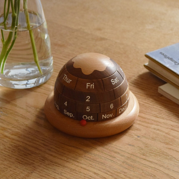 DETAIL ( ディテール ) Dome Perpetual Calendar | ドーム パーペチュアル カレンダー | 万年カレンダー | カレンダー | 置き型 | 可愛い | 木 | シンプル | プレゼント | ウォルナット | ずっと使える | H0126 | でぃてーる