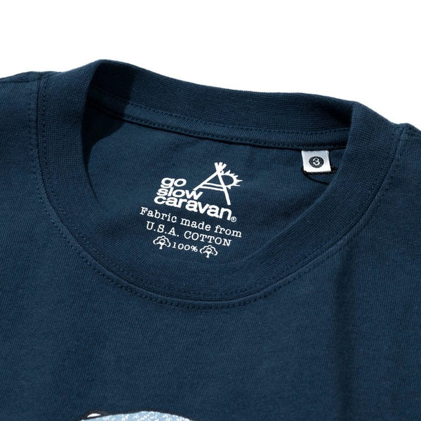 go slow caravan ( ゴースローキャラバン ) USA/C コンガクマ TEE | MENS | WOMENS | 半袖 | Tシャツ | 熊 | クマ | 半袖Tシャツ | メンズ | レディース | ユニセックス | オシャレ | 綿100％ | お出かけ | アウトドア | カジュアル | レジャー | 361909