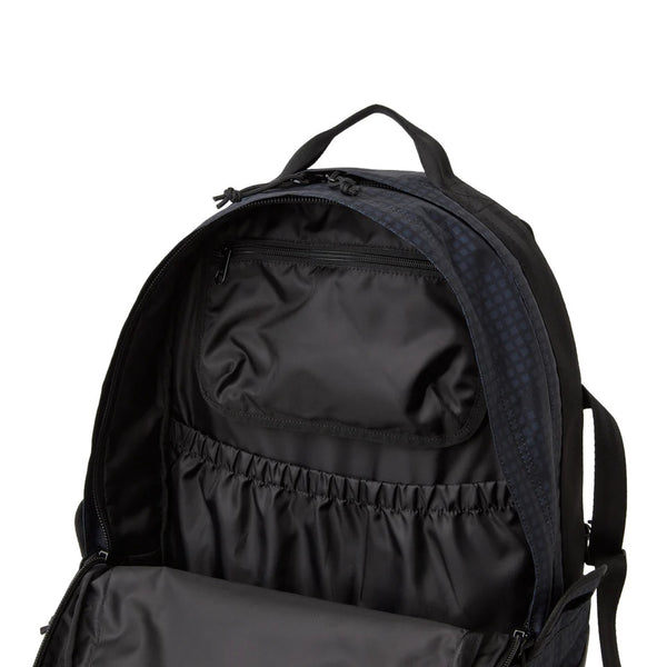 NEW ERA ( ニューエラ ) キャリアパック 35L ブラックナイトカモ | リュック | リュックサック | デイパック | ユニセックス | 14750923 | 通勤 | 通学 | シンプル | 登山 | ハイキング | にゅーえら