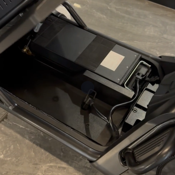 ELEMOs ( エレモーズ ) エレキャリーシリーズ 特定小型四輪 電動モビリティ 電動カート 電動車 免許不要 公道走行可能 カーゴタイプ カラフルキャリー 大容量収納 積載 120L 近距離移動 シニア 高齢者 買い物 通院 お出かけ 日常使い EV 電気自動車